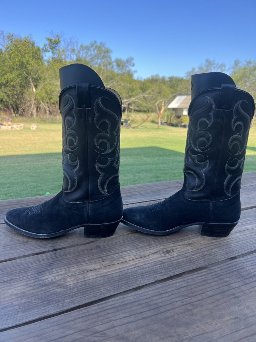 109 - Nocona Black Roughout - 412