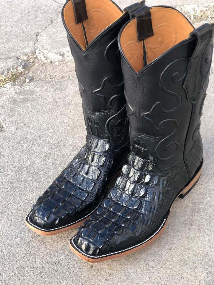 Caiman / Hornback / Messenger: Santana's Boots