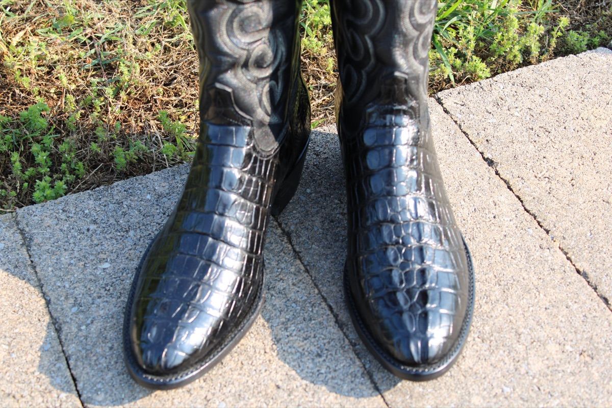 Black Gator Tails 9.5 D